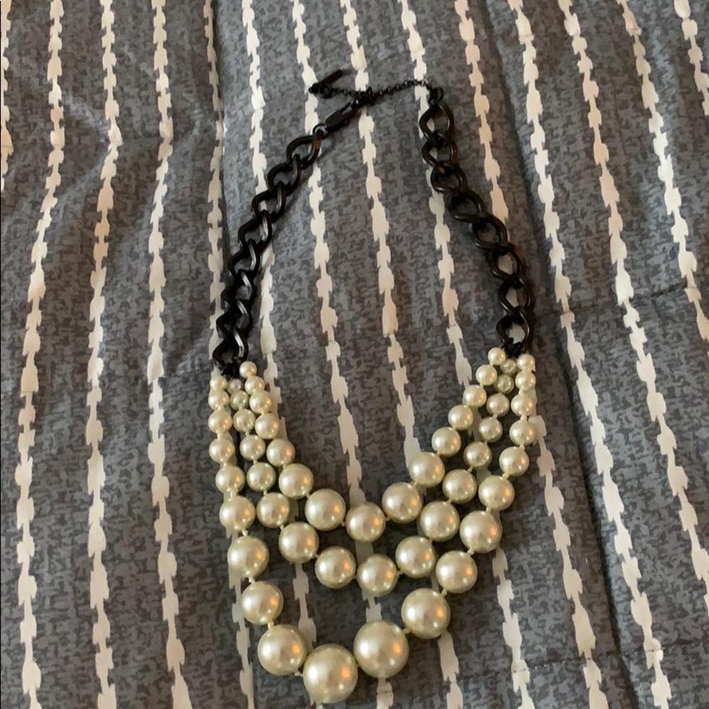 Kenneth Cole pearl/chain 16” necklace